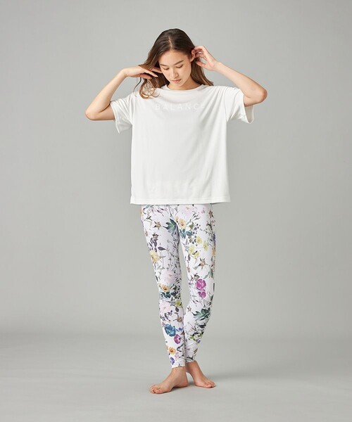Chacott(チャコット)の「ローズガーデンプリントレギンス(その他パンツ・レディース・ホワイト/ブラック・M)」の4枚目の写真