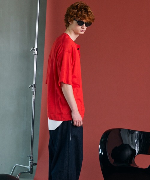 MAISON SPECIAL（メゾンスペシャル）の「《UNISEX》Ramie-SOLOTEX Prime-Over Henry Neck Short Sleeve Knit T-shirt/ラミーソロテックスプライムオーバーヘンリーネックショートスリーブニットTシャツ【MAISON SPECIAL/メゾンスペシャル】（Tシャツ/カットソー・メンズ・レッド/サックスブルー/ブラック・0/1/2）」の11枚目の写真