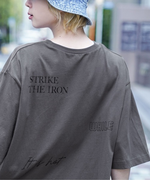 zootie(ズーティー)の「オークール バックプリントTEE(Tシャツ/カットソー・レディース・チャコール・フリー)」の1枚目の写真