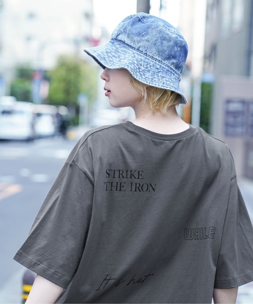 zootie(ズーティー)の「オークール バックプリントTEE(Tシャツ/カットソー・レディース・チャコール・フリー)」の2枚目の写真