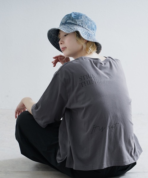 zootie(ズーティー)の「オークール バックプリントTEE(Tシャツ/カットソー・レディース・チャコール・フリー)」の4枚目の写真