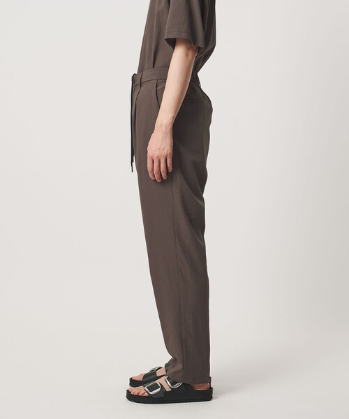 UNITED ARROWS(ユナイテッドアローズ)の「DotAir ドットエア 1プリーツ テーパード パンツ 吸水速乾 タテストレッチ(スラックス・メンズ・ダークブラウン/ブラック・L/XL/M/S)」の9枚目の写真