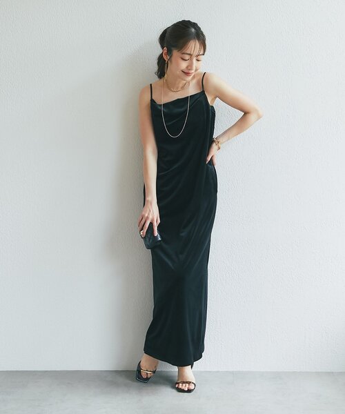 La boutique BonBon(ラブティックボンボン)の「【着回し力抜群!】ベロアキャミワンピース(ワンピース・レディース・ネイビー/ブラック・38/36)」の3枚目の写真