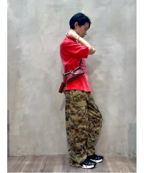 Desigual(デシグアル)の「ボタニカル カモ 総柄 カーゴパンツ(デニムパンツ・メンズ・グリーン・XS/XXL/XL/L/M/S)」の2枚目の写真