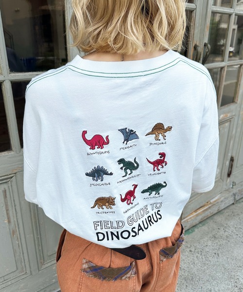 DOUBLE NAME（ダブルネーム）の「【EC限定REVIVAL】恐竜図鑑BACK刺しゅうTEE（Tシャツ/カットソー・レディース・オフホワイト・FREE）」の5枚目の写真