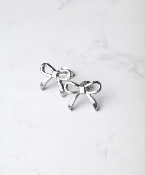 ANARKH(アナンケ)の「★ANARKH(アナンケ)★ステンレス リボンモチーフ スタッドピアス(ピアス(両耳用)・レディース・シルバー・FREE)」の1枚目の写真