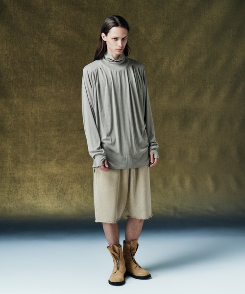 glamb（グラム）の「Drape Mock Neck Cutsew / ドレープモックネックカットソー（Tシャツ/カットソー・メンズ・グレー/ブラック・M/S/L）」の8枚目の写真