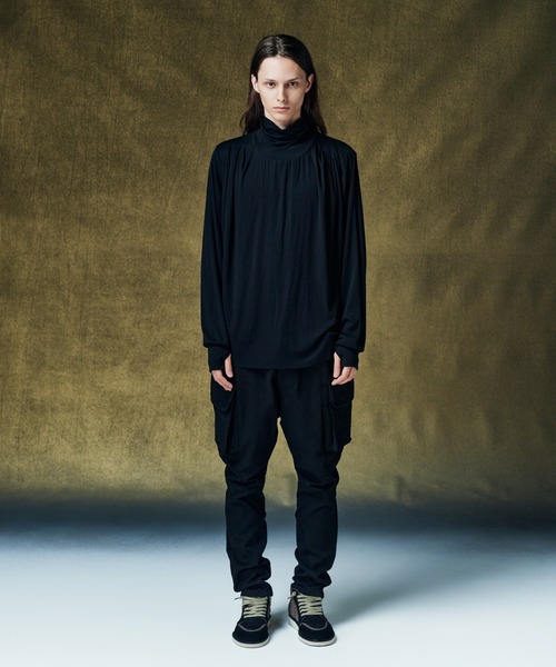glamb（グラム）の「Drape Mock Neck Cutsew / ドレープモックネックカットソー（Tシャツ/カットソー・メンズ・グレー/ブラック・M/S/L）」の13枚目の写真