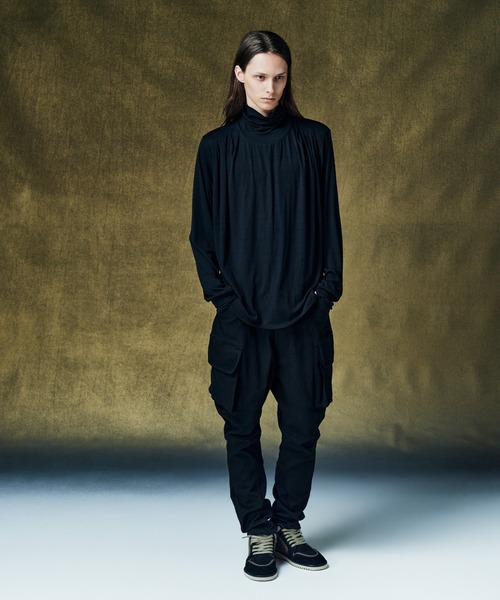 glamb（グラム）の「Drape Mock Neck Cutsew / ドレープモックネックカットソー（Tシャツ/カットソー・メンズ・グレー/ブラック・M/S/L）」の14枚目の写真