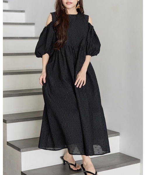 BIRTHDAY BASH(バースデイバッシュ)の「CUT OFF SHOULDER PUFF DRESS(カットオフショルダーパフドレス)(ワンピース・レディース・ホワイト/ブラック・FREE)」の12枚目の写真