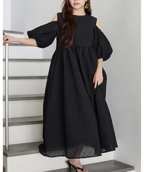 BIRTHDAY BASH(バースデイバッシュ)の「CUT OFF SHOULDER PUFF DRESS(カットオフショルダーパフドレス)(ワンピース・レディース・ホワイト/ブラック・FREE)」の9枚目の写真