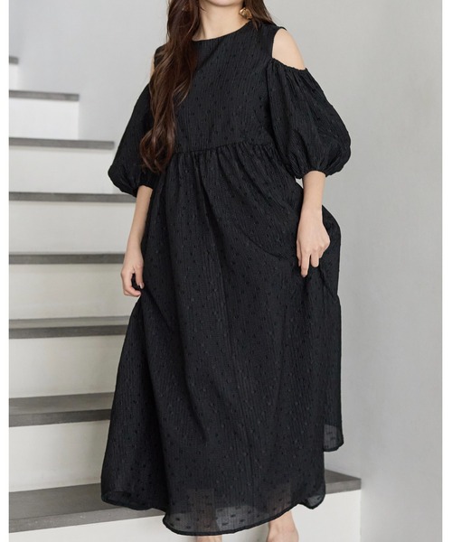 BIRTHDAY BASH(バースデイバッシュ)の「CUT OFF SHOULDER PUFF DRESS(カットオフショルダーパフドレス)(ワンピース・レディース・ホワイト/ブラック・FREE)」の13枚目の写真