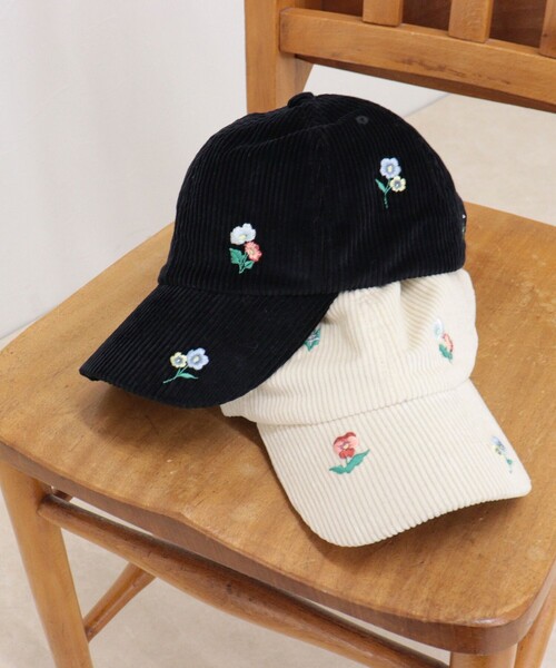 fredy emue(フレディエミュ)の「【Casselini/キャセリーニ】花刺しゅうコールキャップ(キャップ・レディース・ブラック/アイボリー・FREE)」の3枚目の写真