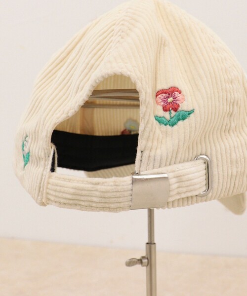 fredy emue(フレディエミュ)の「【Casselini/キャセリーニ】花刺しゅうコールキャップ(キャップ・レディース・ブラック/アイボリー・FREE)」の12枚目の写真