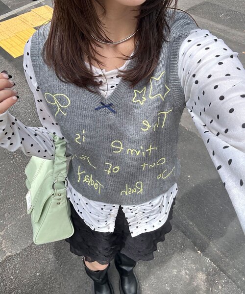 CIAOPANIC(チャオパニック)の「手書き文字ステッチニットベスト(ニット/セーター・レディース・グレー/ネイビー・ONE SIZE)」の1枚目の写真