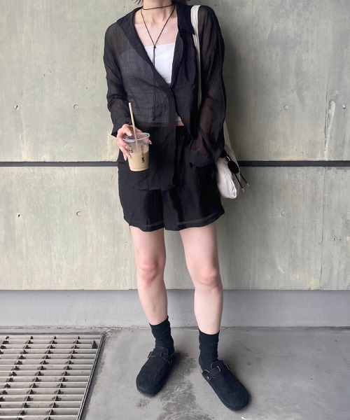 ISOOK（アイスー）の「シアーシャツセットアップ(kiharu select) / ワッシャー 長袖 ショートパンツ 上下セット 日焼け対策 冷房対策（セットアップ・レディース・ブラック/ライトブルー・FREE）」の2枚目の写真