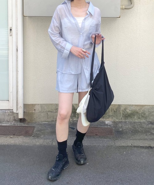 ISOOK（アイスー）の「シアーシャツセットアップ(kiharu select) / ワッシャー 長袖 ショートパンツ 上下セット 日焼け対策 冷房対策（セットアップ・レディース・ブラック/ライトブルー・FREE）」の5枚目の写真