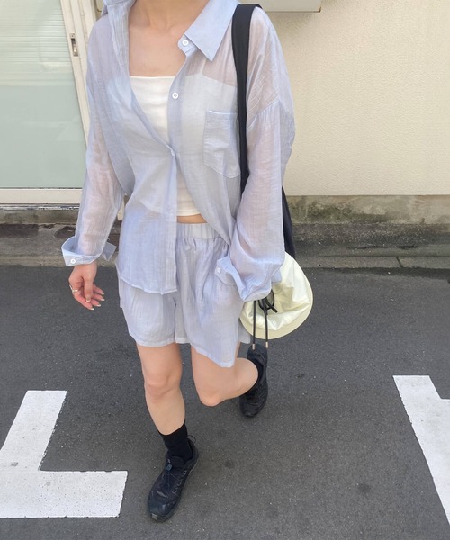 ISOOK（アイスー）の「シアーシャツセットアップ(kiharu select) / ワッシャー 長袖 ショートパンツ 上下セット 日焼け対策 冷房対策（セットアップ・レディース・ブラック/ライトブルー・FREE）」の7枚目の写真