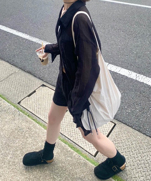 ISOOK（アイスー）の「シアーシャツセットアップ(kiharu select) / ワッシャー 長袖 ショートパンツ 上下セット 日焼け対策 冷房対策（セットアップ・レディース・ブラック/ライトブルー・FREE）」の10枚目の写真