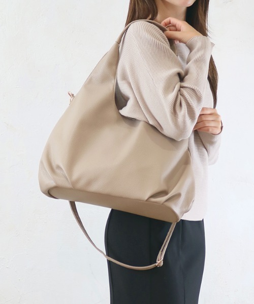 Per sist ence(パーシエンス)の「軽量フェイクレザー2WAYラウンドショルダーA4トートバッグ(トートバッグ・レディース・シルバー/ブラック/ブラウン/グレイッシュベージュ・ONE SIZE)」の8枚目の写真
