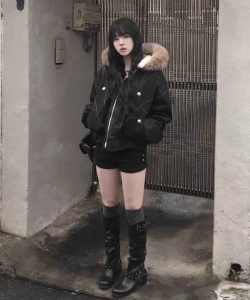 LAMPOON(ランプーン)の「フェイクファーフードブルゾン(ブルゾン・レディース・グレー/ブラック・SMALL/MEDIUM/LARGE/X-LARGE)」の6枚目の写真