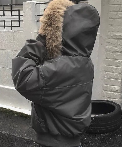 LAMPOON(ランプーン)の「フェイクファーフードブルゾン(ブルゾン・レディース・グレー/ブラック・SMALL/MEDIUM/LARGE/X-LARGE)」の15枚目の写真