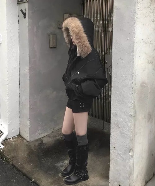 LAMPOON(ランプーン)の「フェイクファーフードブルゾン(ブルゾン・レディース・グレー/ブラック・SMALL/MEDIUM/LARGE/X-LARGE)」の16枚目の写真