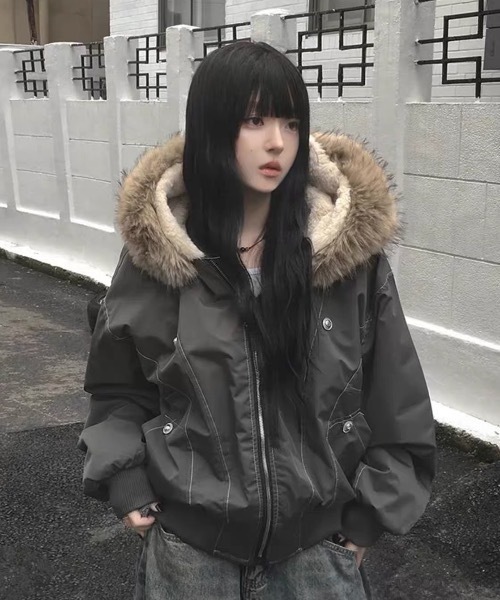LAMPOON(ランプーン)の「フェイクファーフードブルゾン(ブルゾン・レディース・グレー/ブラック・SMALL/MEDIUM/LARGE/X-LARGE)」の17枚目の写真