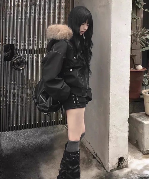 LAMPOON(ランプーン)の「フェイクファーフードブルゾン(ブルゾン・レディース・グレー/ブラック・SMALL/MEDIUM/LARGE/X-LARGE)」の4枚目の写真