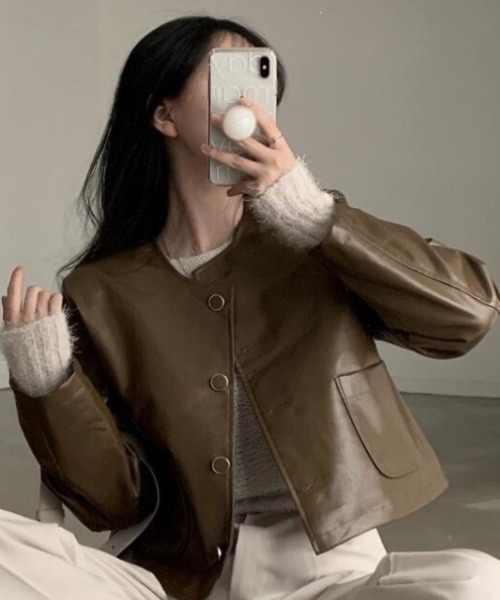 YUGA(ユーガ)の「YUGA_YGMC Korean-style Faux leather cropped jacket(ノーカラージャケット・レディース・ブラウン/ブラック・FREE)」の13枚目の写真