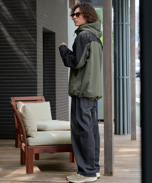 ragged mountain(ラギットマウンテン)の「【RAGGED MOUNTAIN/ラギットマウンテン】【撥水・防風・ストレッチ性を兼ね備えた高機能パーカー】CHESHIRE マウンテンパーカー 耐水10,000mm STORMRESISTANCE 高機能生地 オーバーサイズ タウンユース アウトドア ユニセックス(マウンテンパーカー・メンズ・ホワイト/ブラック/グリーン・X-LARGE/LARGE/MEDIUM)」の16枚目の写真