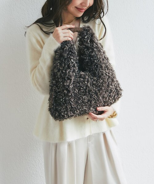 La boutique BonBon(ラブティックボンボン)の「【ヴィオラドーロ】チキャンラムエコファーワンハンドルバッグ(トートバッグ・レディース・ブラウン・FREE)」の1枚目の写真