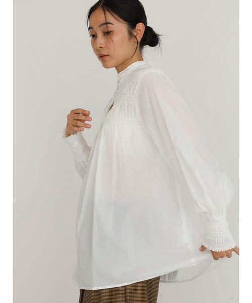 FIKA.(フィーカ)の「Cotton gather blouse(シャツ/ブラウス・レディース・ブラウン/ホワイト・FREE)」の4枚目の写真