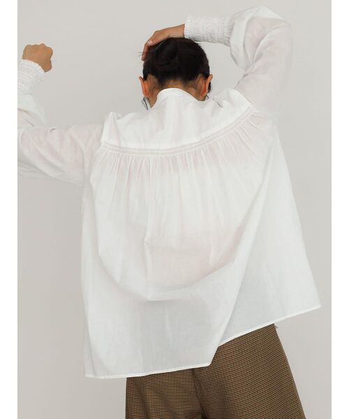 FIKA.(フィーカ)の「Cotton gather blouse(シャツ/ブラウス・レディース・ブラウン/ホワイト・FREE)」の5枚目の写真