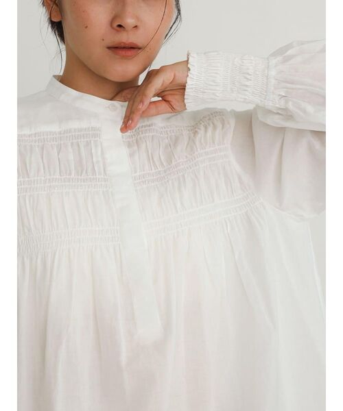 FIKA.(フィーカ)の「Cotton gather blouse(シャツ/ブラウス・レディース・ブラウン/ホワイト・FREE)」の6枚目の写真