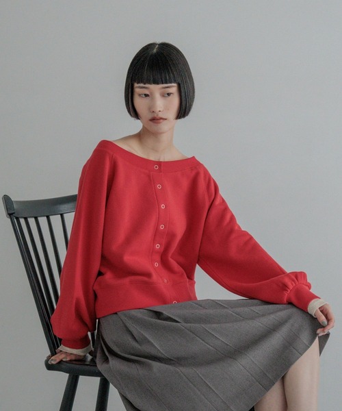LOWRYS FARM(ローリーズファーム)の「ウラケオフショルレイヤードLS 1074061(Tシャツ/カットソー・レディース・レッド/グレー/ブラック/アイボリー・FREE)」の1枚目の写真