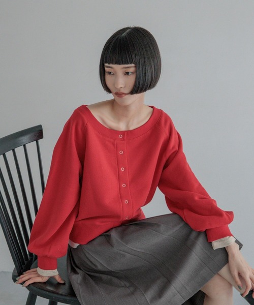 LOWRYS FARM(ローリーズファーム)の「ウラケオフショルレイヤードLS 1074061(Tシャツ/カットソー・レディース・レッド/グレー/ブラック/アイボリー・FREE)」の8枚目の写真