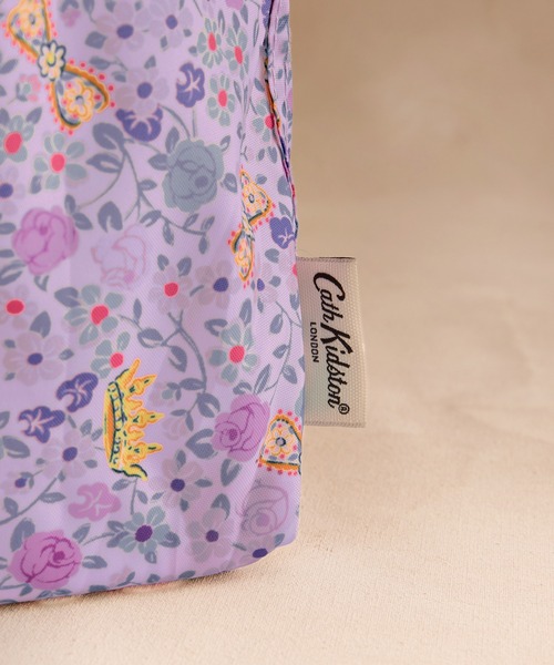 Cath Kidston（キャスキッドソン）の「クリップ オン パース フォルダウェイ ショッパー Darling Ditsy（エコバッグ/サブバッグ・レディース・クリーム・FREE）」の3枚目の写真