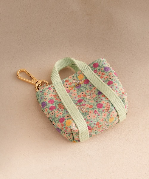 Cath Kidston（キャスキッドソン）の「クリップ オン パース フォルダウェイ ショッパー Darling Ditsy（エコバッグ/サブバッグ・レディース・クリーム・FREE）」の2枚目の写真