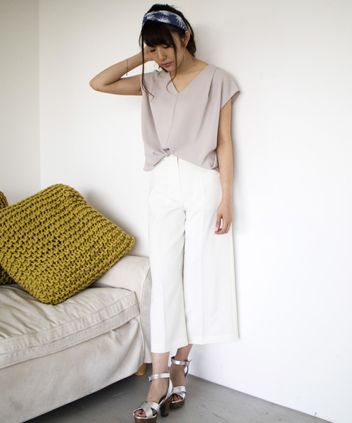 N.(N. Natural Beauty Basic)(エヌエヌナチュラルビューティーベーシック)の「タックドレープブラウス(シャツ/ブラウス・レディース・ホワイト/ブラック/グレー/ブラウン・MEDIUM)」の5枚目の写真