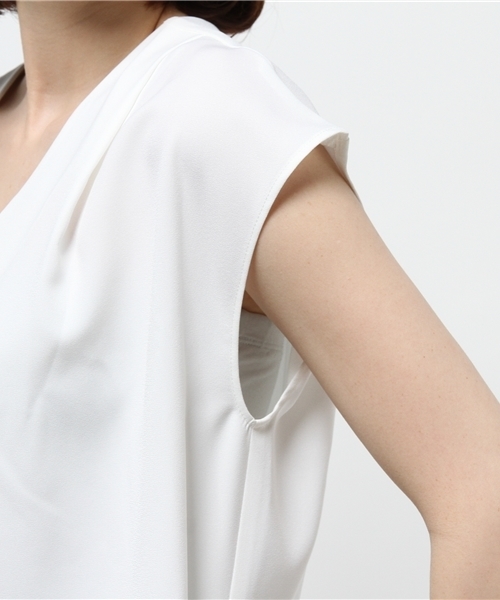 N.(N. Natural Beauty Basic)(エヌエヌナチュラルビューティーベーシック)の「タックドレープブラウス(シャツ/ブラウス・レディース・ホワイト/ブラック/グレー/ブラウン・MEDIUM)」の8枚目の写真