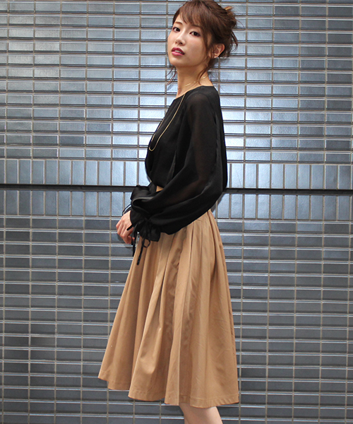 MICOAMERI（ミコアメリ）の「パフスリーブブラウス（シャツ/ブラウス・レディース・ネイビー/ブラック/グレー・FREE）」の19枚目の写真