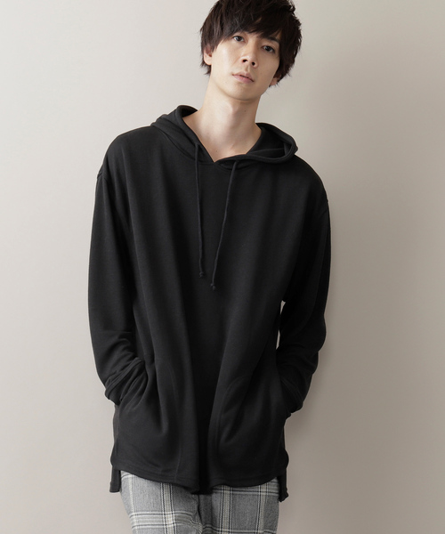 MONO-MART（モノマート）の「オーバーサイジング サイドスリットヘムライン/プルオーバーパーカー（パーカー・メンズ・杢グレー/ベージュ/ホワイト/ブラック/オリーブ/ネイビー/ワイン/ライトブラウン/スモークピンク/チャコール/キナリ/ダークブラウン/マスタード/ピンク系その他・M/L）」の4枚目の写真