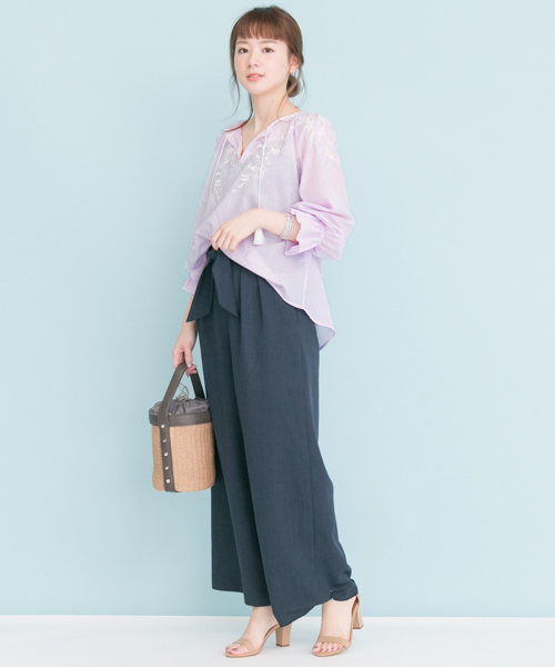 URBAN RESEARCH（アーバンリサーチ）の「 【TVドラマ着用】【TRILL掲載】UR フラワー刺繍ブラウス　（シャツ/ブラウス・レディース・Navy/Lilac/Off White・FREE）」の19枚目の写真