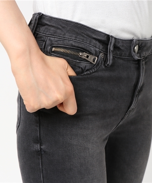 ALLSAINTS(オールセインツ)の「BIKER CROPPED JEANS(デニムパンツ・レディース・ダークグレー・25inch/29inch/30inch/26inch/27inch/28inch)」の7枚目の写真