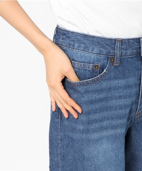 Samansa Mos2 blue（サマンサモスモスブルー）の「デニムストレートパンツ（デニムパンツ・レディース・ブルー/ネイビー・LARGE/MEDIUM/SMALL）」の5枚目の写真