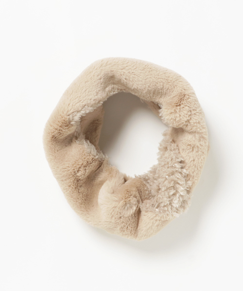 LBC（エルビーシー）の「フェイクファーxボアスヌード（ストール/ショール・レディース・グレー/ネイビー/ベージュ・FREE）」の2枚目の写真