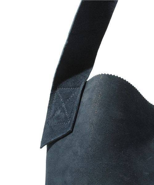 And A(アンドエー)の「SITA レザーバック (sita parantica)(ショルダーバッグ・メンズ・ブラウン/ネイビー・FREE)」の5枚目の写真