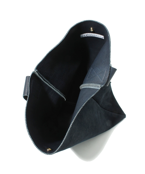 And A(アンドエー)の「SITA レザーバック (sita parantica)(ショルダーバッグ・メンズ・ブラウン/ネイビー・FREE)」の6枚目の写真