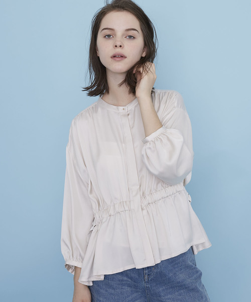 UNITED TOKYO（ユナイテッドトウキョウ）の「フィブリルサテンブラウス（シャツ/ブラウス・レディース・ホワイト/ブラック/ベージュ・1）」の2枚目の写真